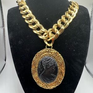 Vintage Chunky Gold Tone Necklace with Mourning Cameo Brooch Pendant